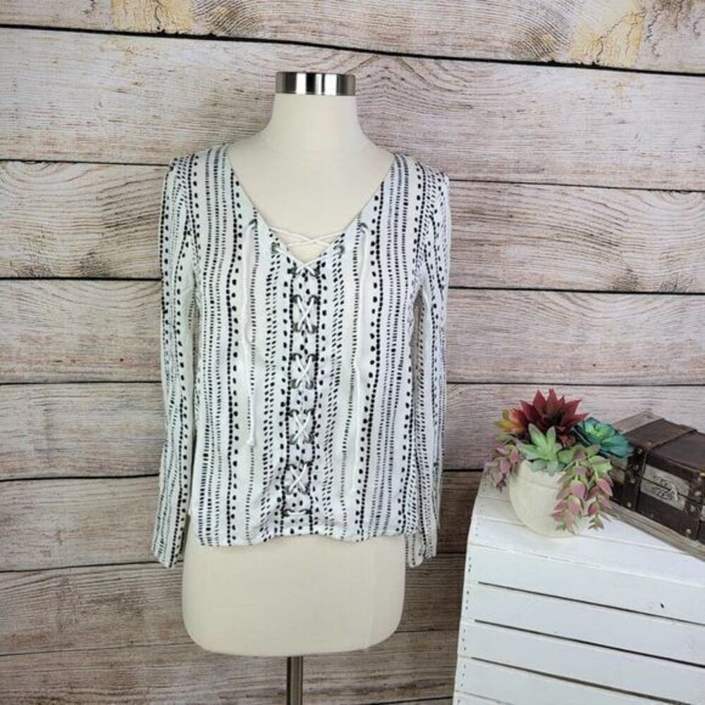 Cupcakes & Cashmere Womens Alexis Lace Up Top Size XS White‎ Black Printed Dot
